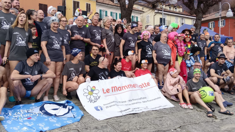 Mergozzo, cimento record: 114 “pinguini” sfidano il lago 